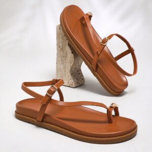 Sandalias de suela ancha y correas finas