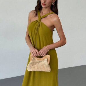 Vestido amplio y largo de cuello halter